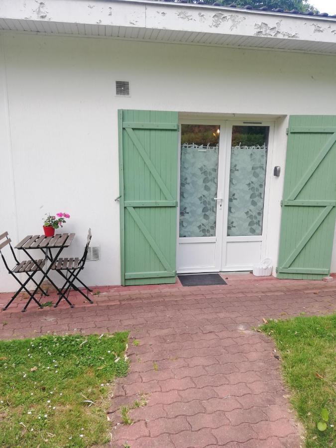 Appartement de plain pied dans la verdure Yerres Extérieur photo